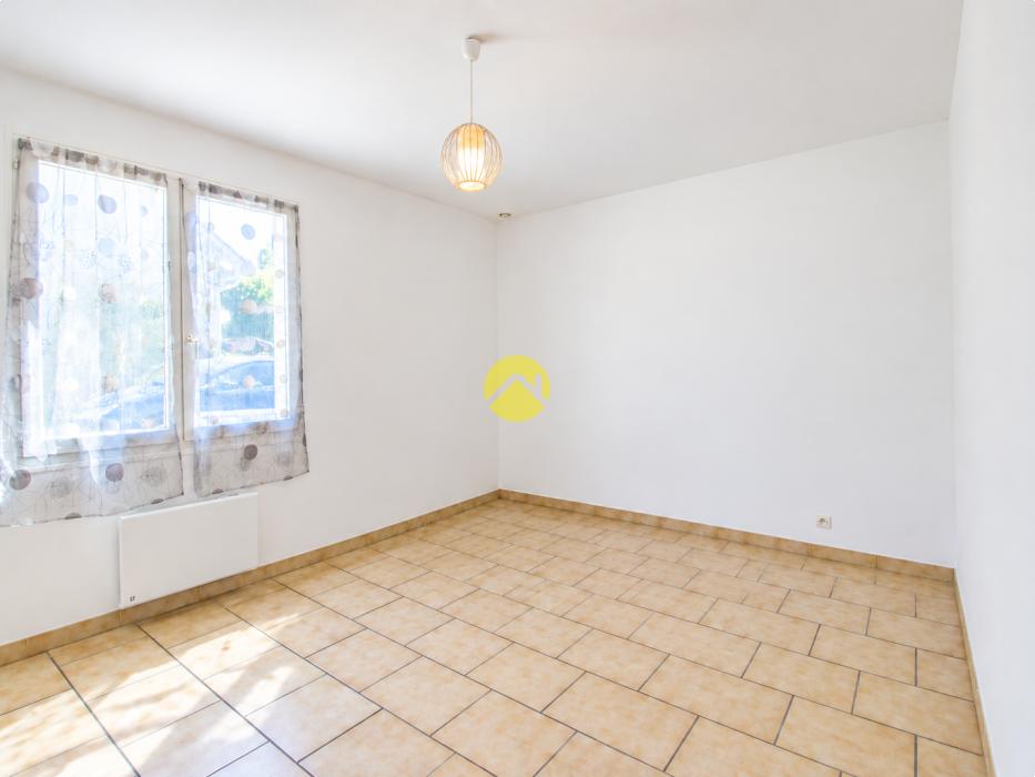 Maison plain-pied au centre village
