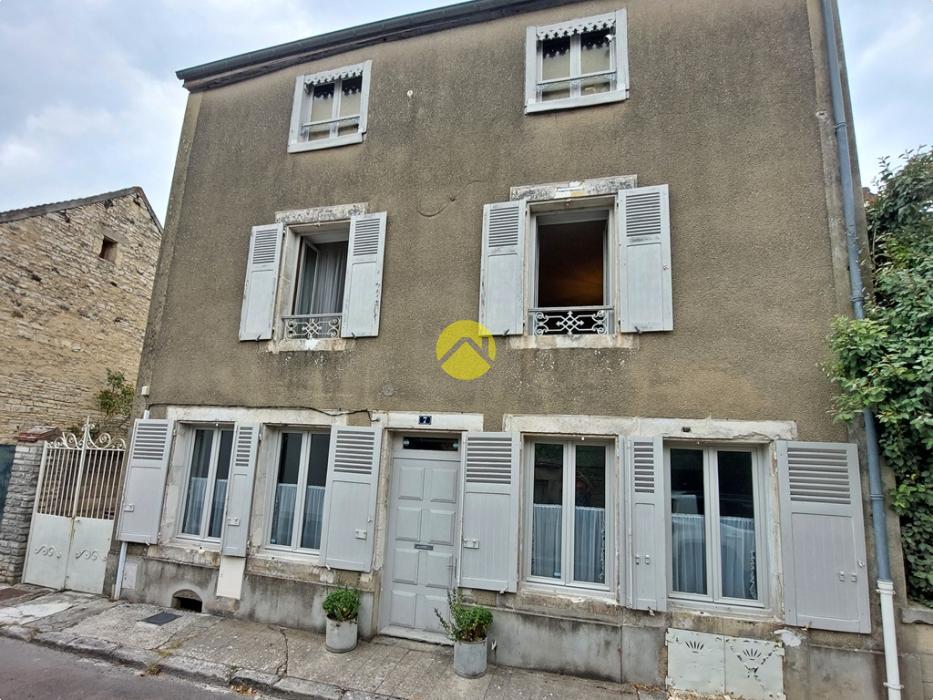 MAISON AVEC COUR + TERRAIN-JARDIN