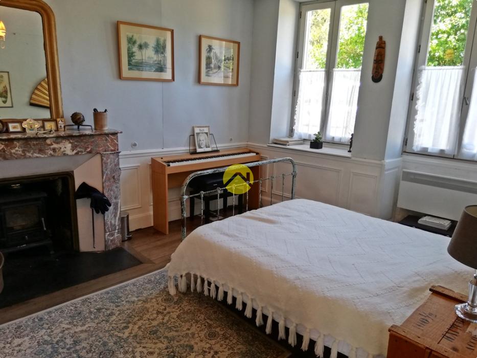 MAISON AVEC COUR + TERRAIN-JARDIN