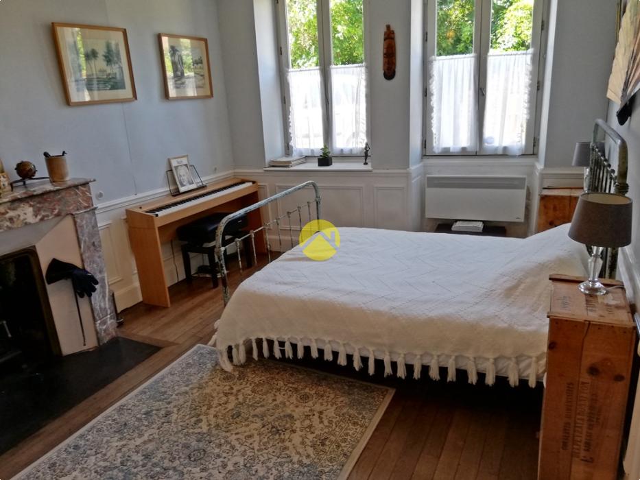 MAISON AVEC COUR + TERRAIN-JARDIN