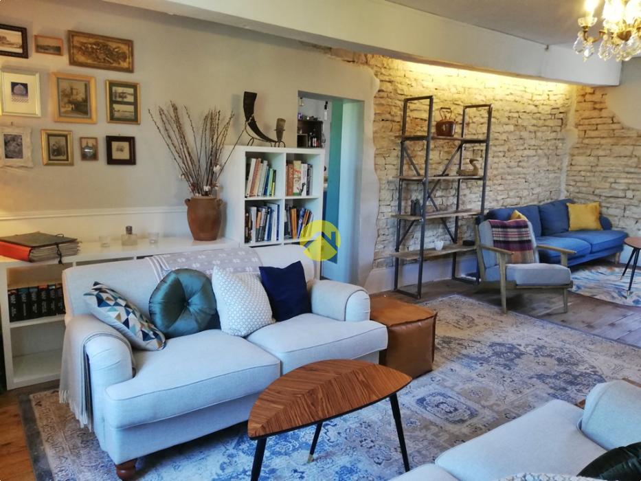 MAISON AVEC COUR + TERRAIN-JARDIN