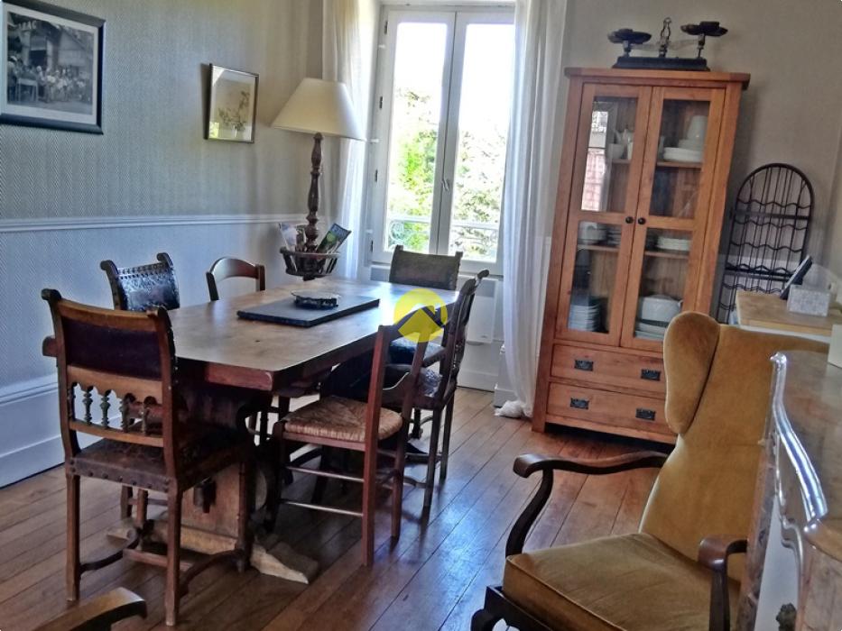 MAISON AVEC COUR + TERRAIN-JARDIN