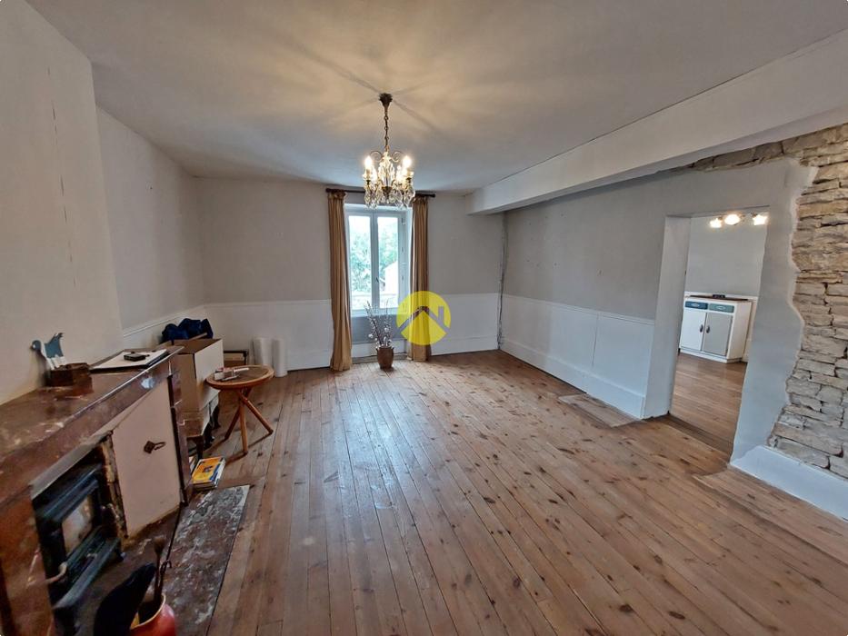 MAISON AVEC COUR + TERRAIN-JARDIN
