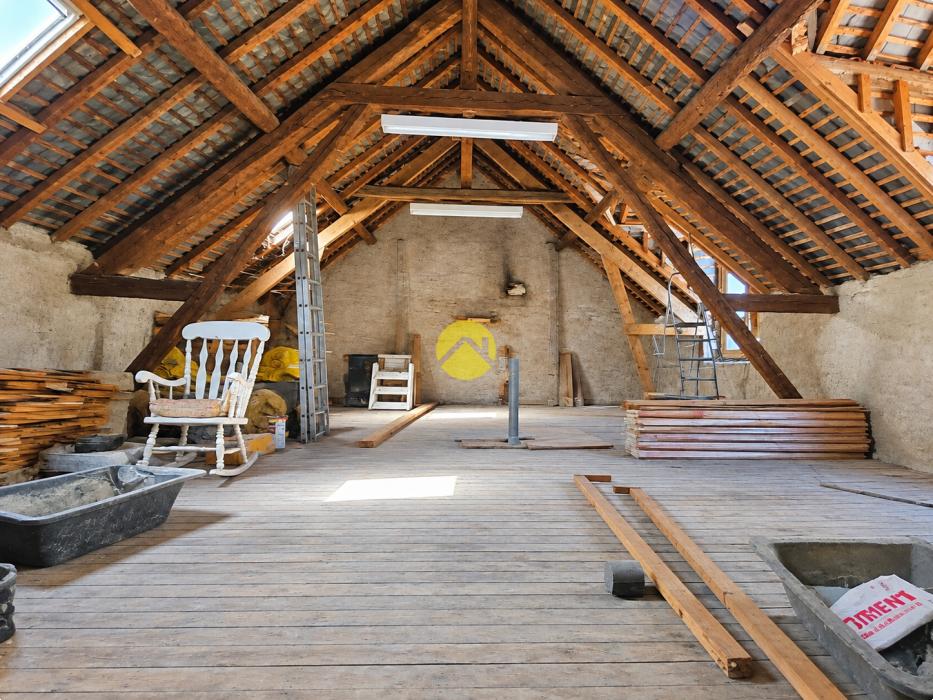 MAISON ANCIENNE AU BORD DU CANAL