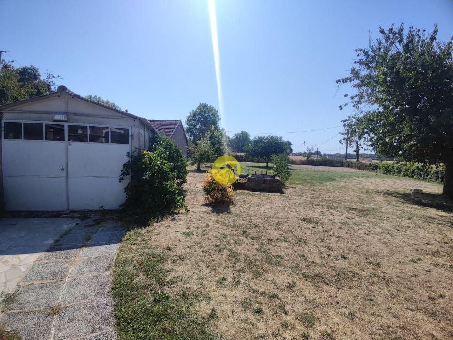 MAISON ANCIENNE AU BORD DU CANAL