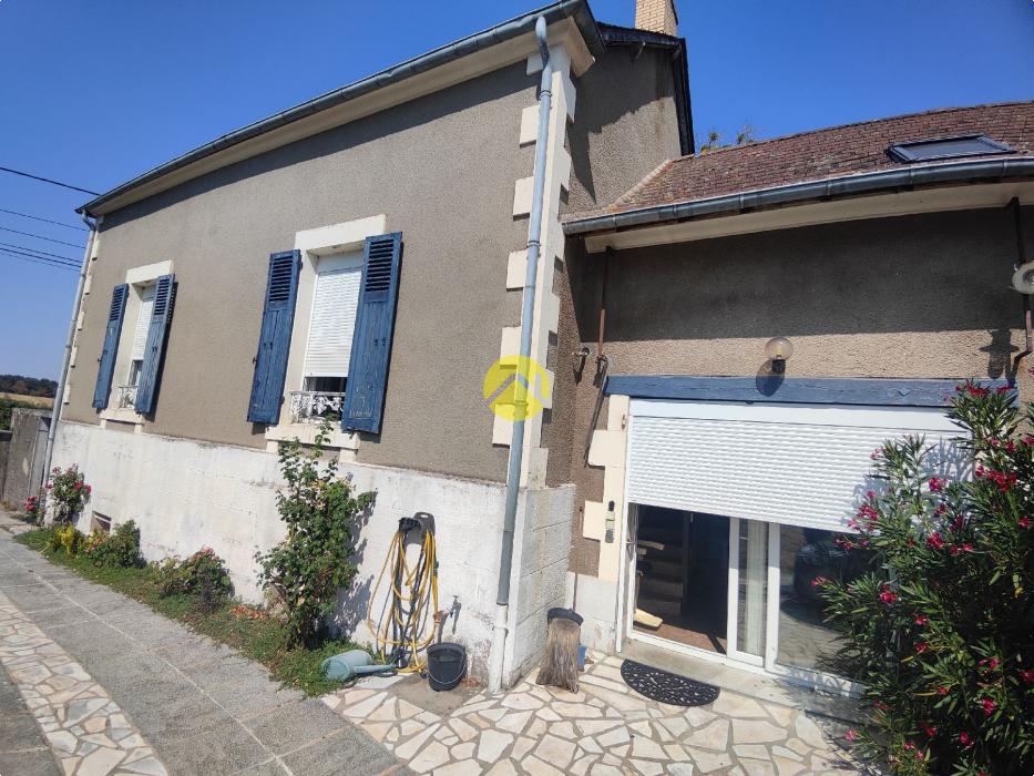 MAISON ANCIENNE AU BORD DU CANAL