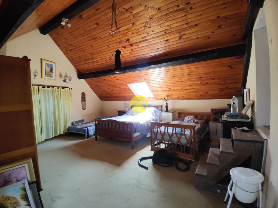 MAISON ANCIENNE AU BORD DU CANAL