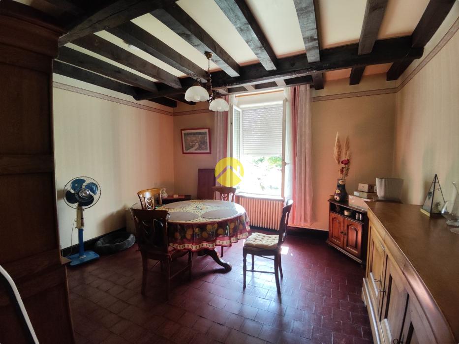 MAISON ANCIENNE AU BORD DU CANAL