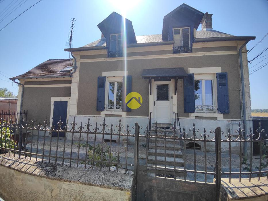 MAISON ANCIENNE AU BORD DU CANAL