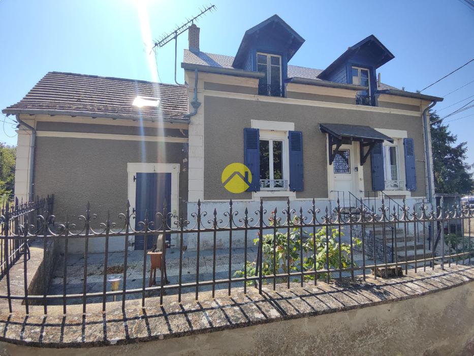 MAISON ANCIENNE AU BORD DU CANAL