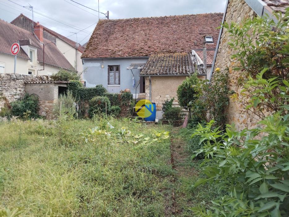 Jolie maison village avec commerces