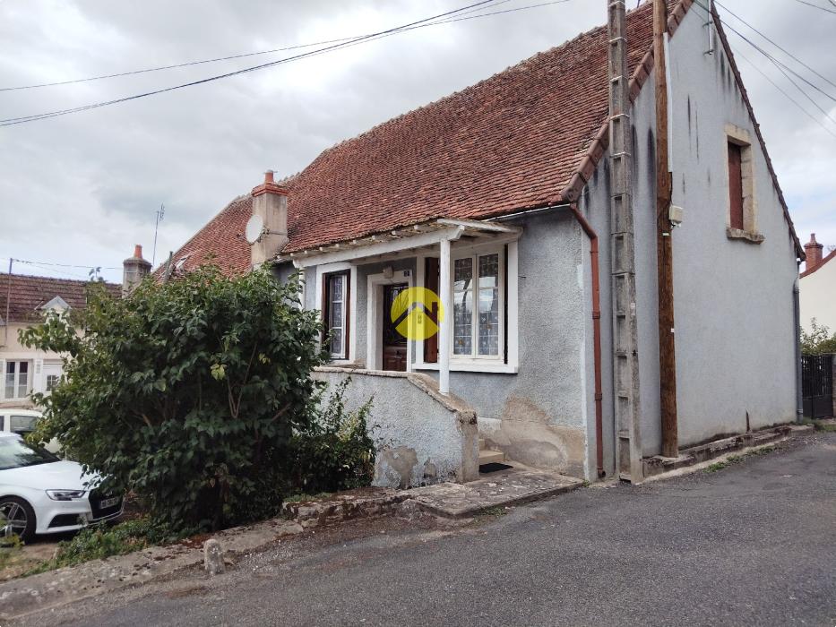 Jolie maison village avec commerces