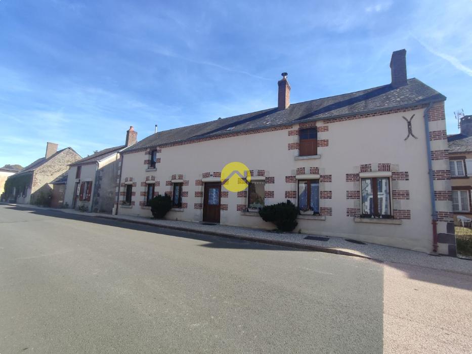 BELLE LONGERE ET DEPENDANCES