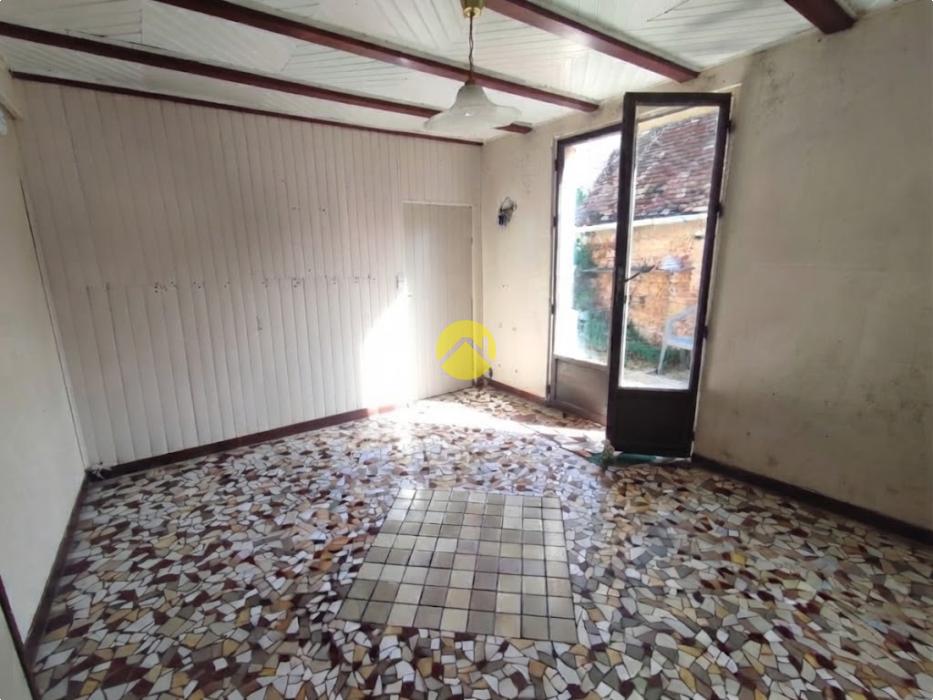 DE PLAIN-PIED DANS HAMEAU PAISIBLE
