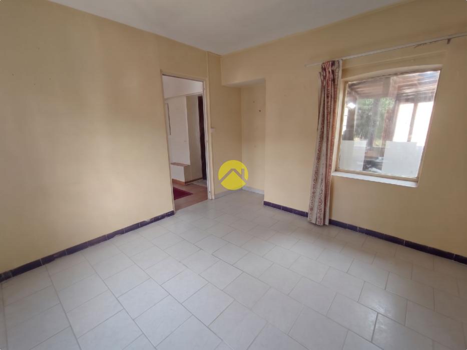 DE PLAIN-PIED DANS HAMEAU PAISIBLE