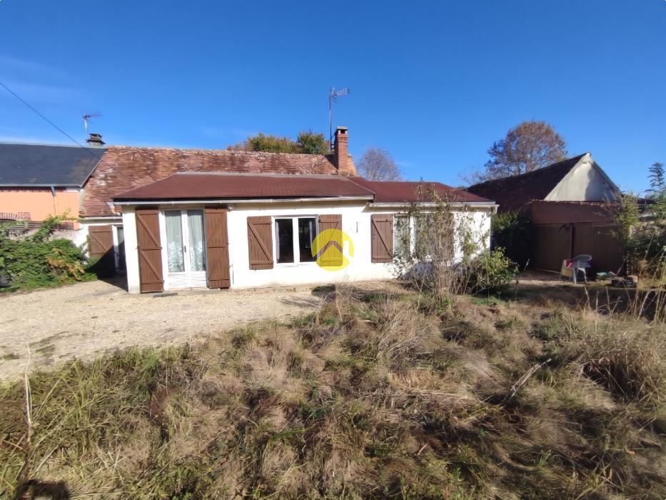 DE PLAIN-PIED DANS HAMEAU PAISIBLE