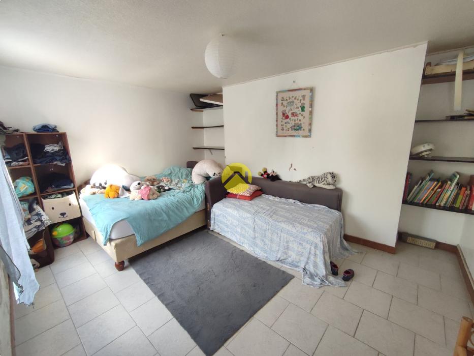 DE PLAIN-PIED DANS HAMEAU PAISIBLE