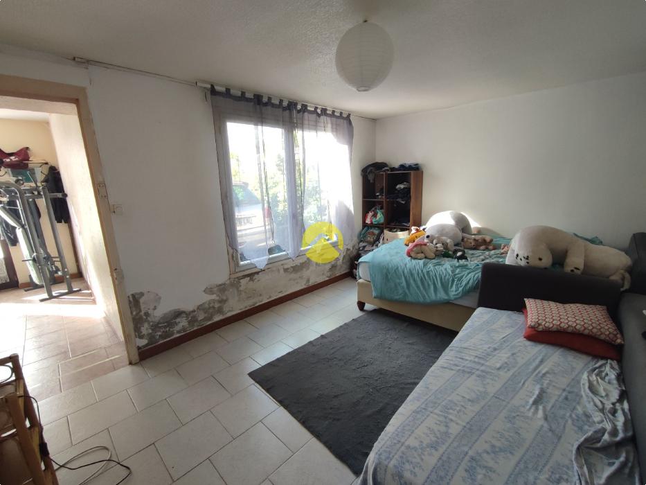DE PLAIN-PIED DANS HAMEAU PAISIBLE