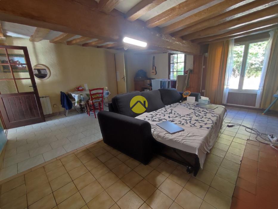 DE PLAIN-PIED DANS HAMEAU PAISIBLE