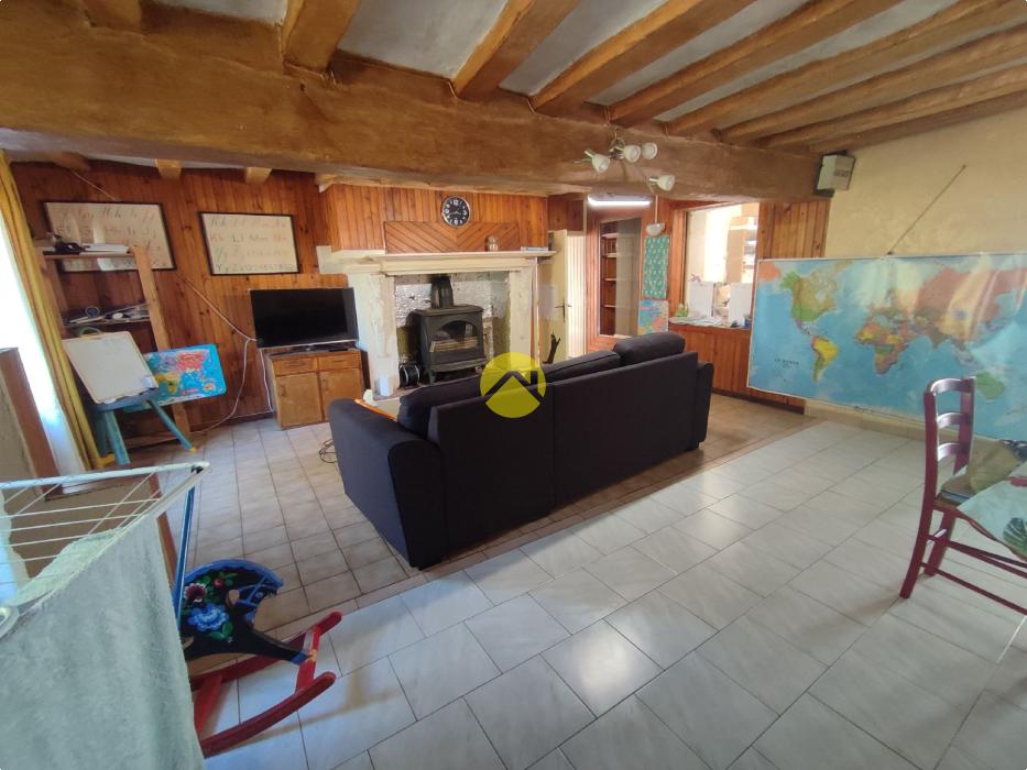 DE PLAIN-PIED DANS HAMEAU PAISIBLE