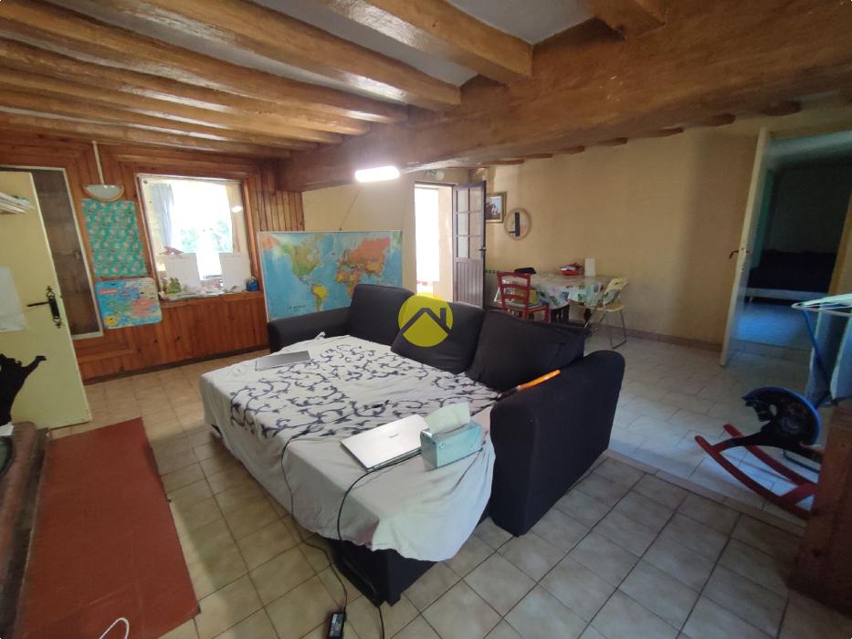 DE PLAIN-PIED DANS HAMEAU PAISIBLE