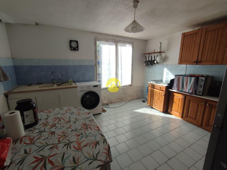 DE PLAIN-PIED DANS HAMEAU PAISIBLE