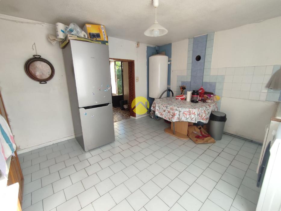 DE PLAIN-PIED DANS HAMEAU PAISIBLE