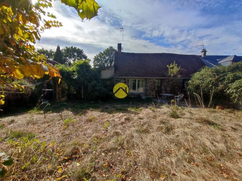 DE PLAIN-PIED DANS HAMEAU PAISIBLE