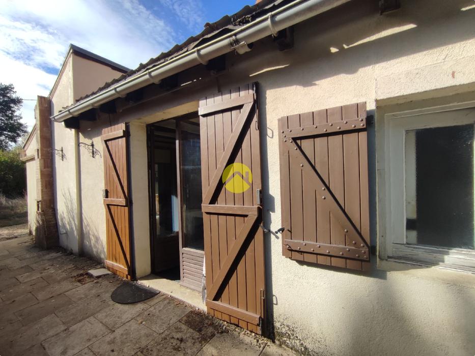 DE PLAIN-PIED DANS HAMEAU PAISIBLE