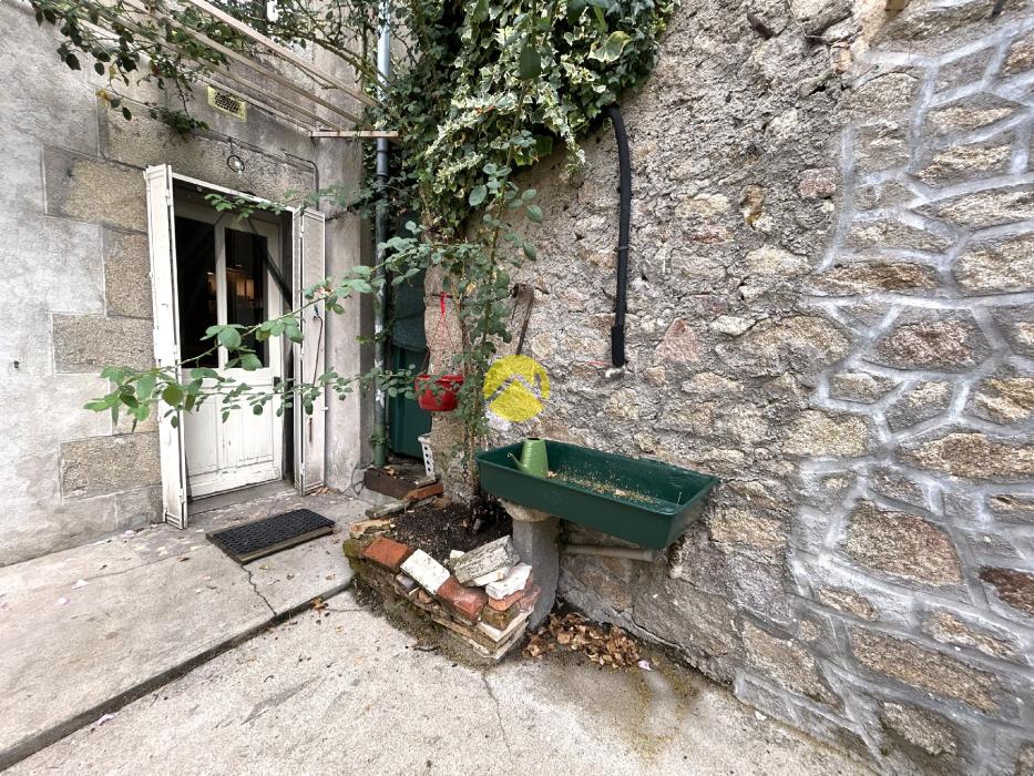 MAISON DE BOURG SPACIEUSE