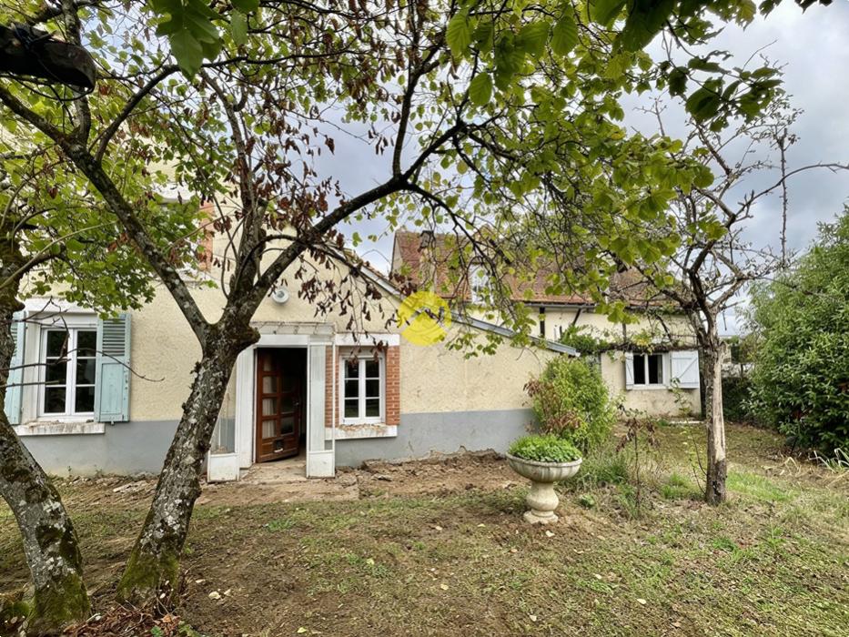 EN CENTRE DE VILLAGE 
