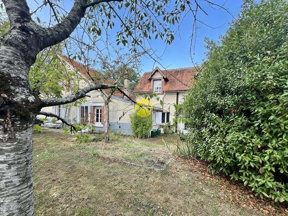 EN CENTRE DE VILLAGE 