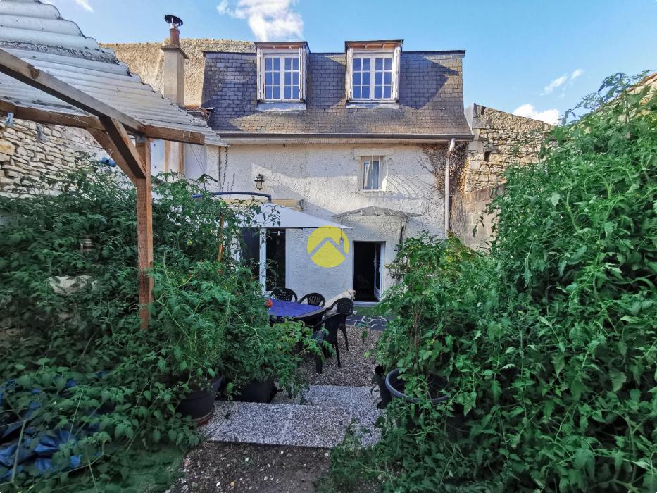 MAISON DE CENTRE VILLE AVEC JARDIN