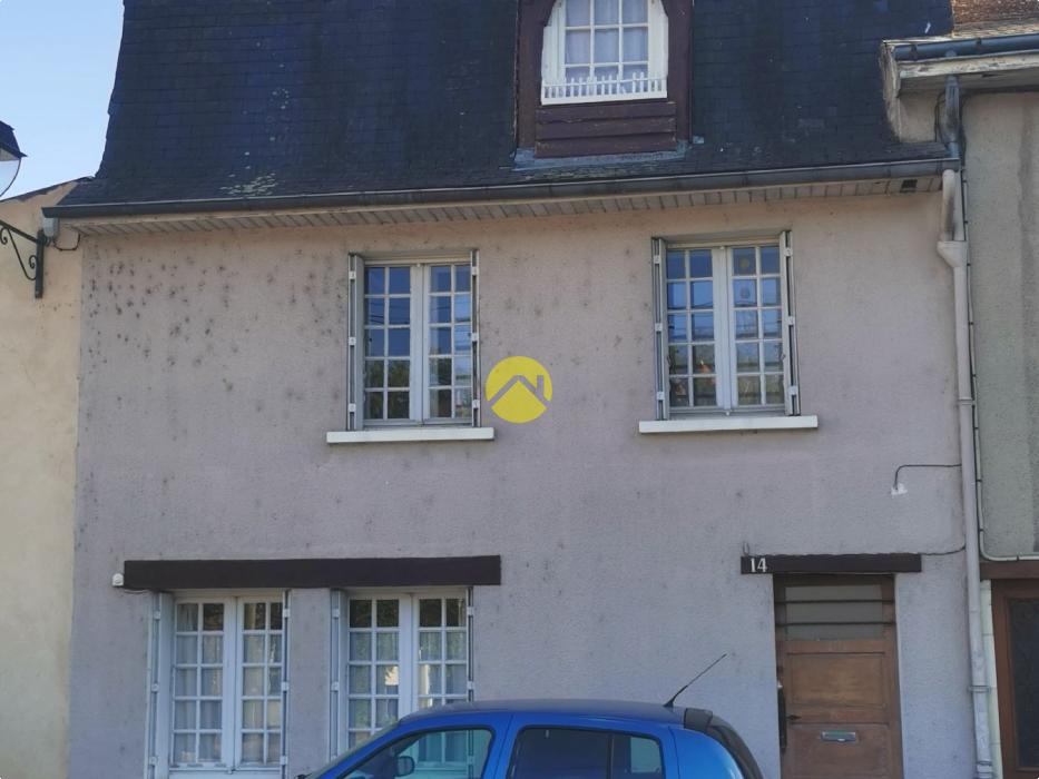 MAISON DE CENTRE VILLE AVEC JARDIN