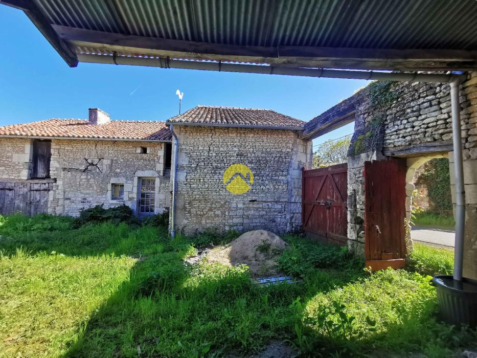 ENSEMBLE EN PIERRE A RENOVER