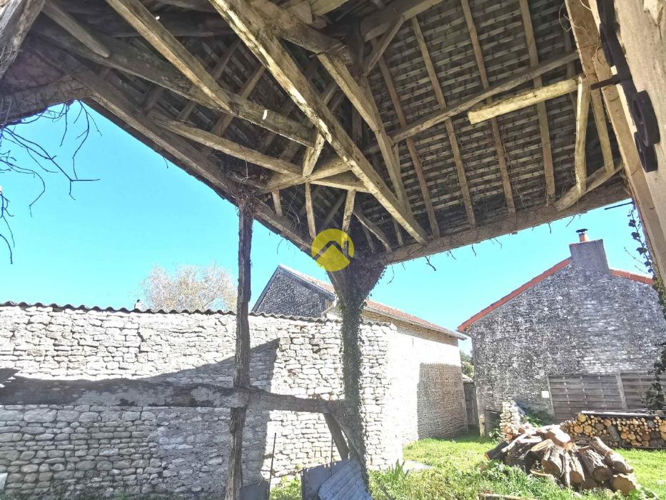ENSEMBLE EN PIERRE A RENOVER