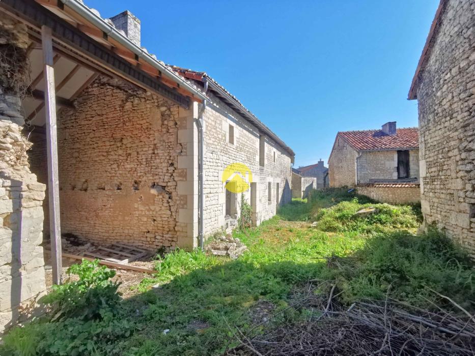 ENSEMBLE EN PIERRE A RENOVER