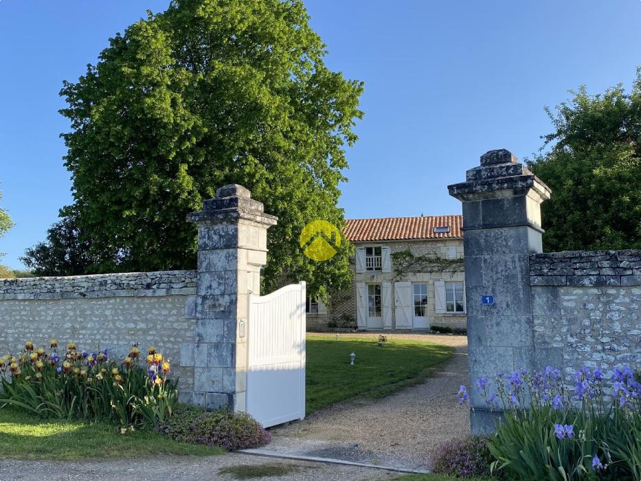 SPLENDIDE MAISON A LA CAMPAGNE