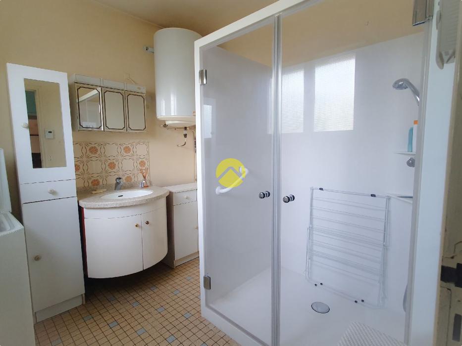 GRAND JARDIN ET CHAMBRE AU RDC