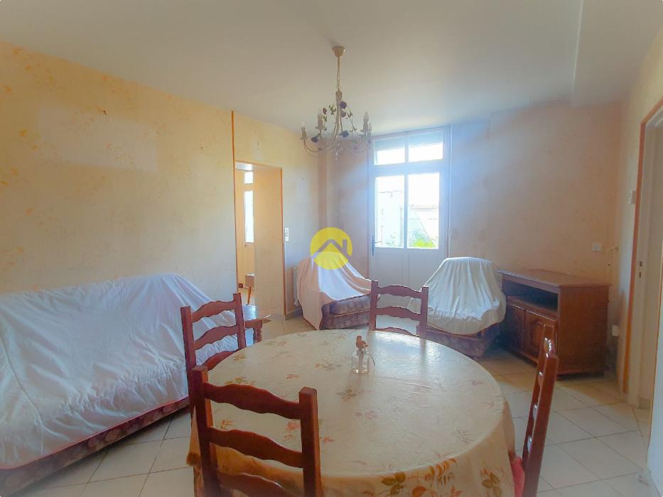 GRAND JARDIN ET CHAMBRE AU RDC