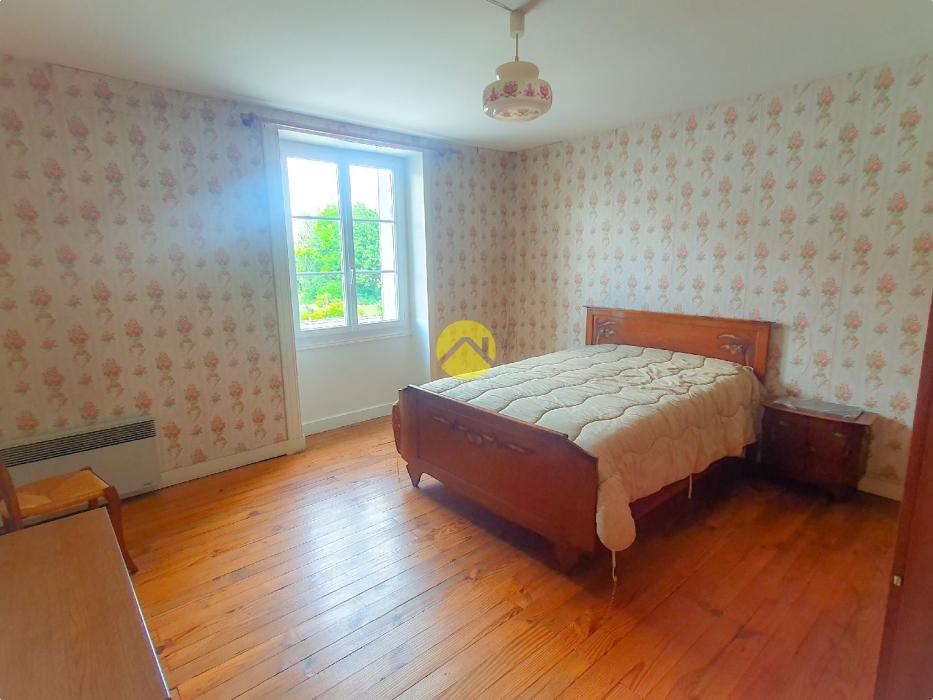 GRAND JARDIN ET CHAMBRE AU RDC