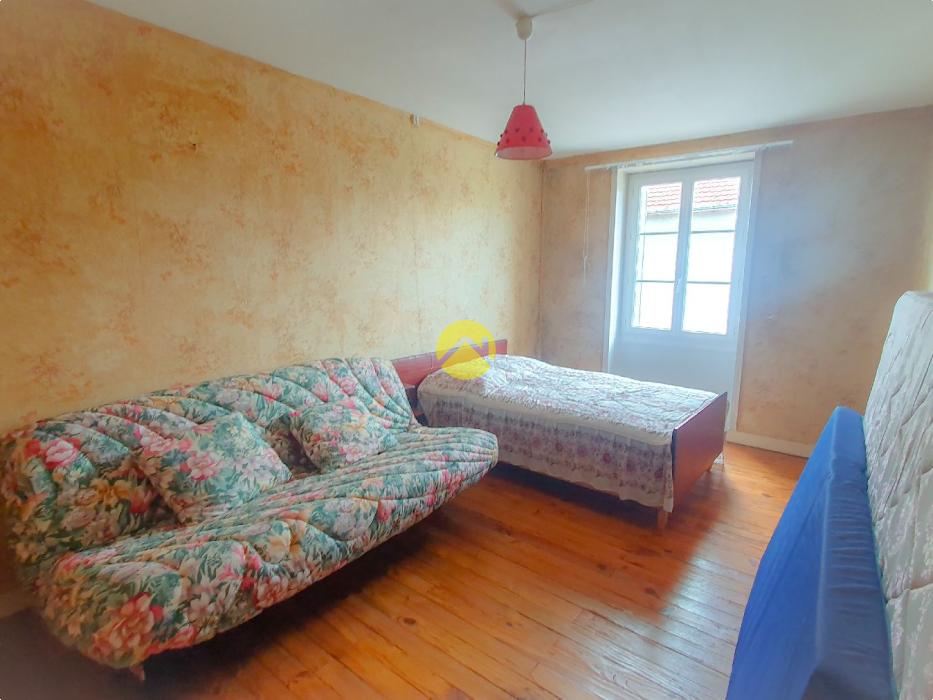 GRAND JARDIN ET CHAMBRE AU RDC