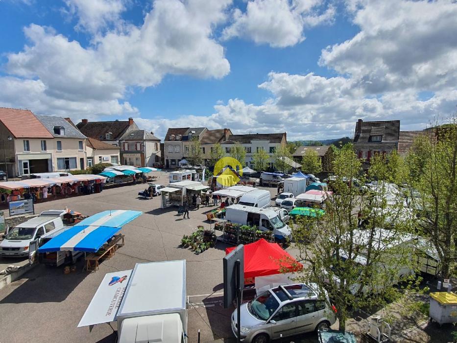 Immeuble dans bourg rural