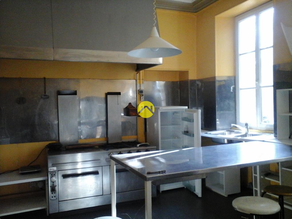 Maison 20 pièces 671 m² à Chambon-sur-Voueize, photo 4