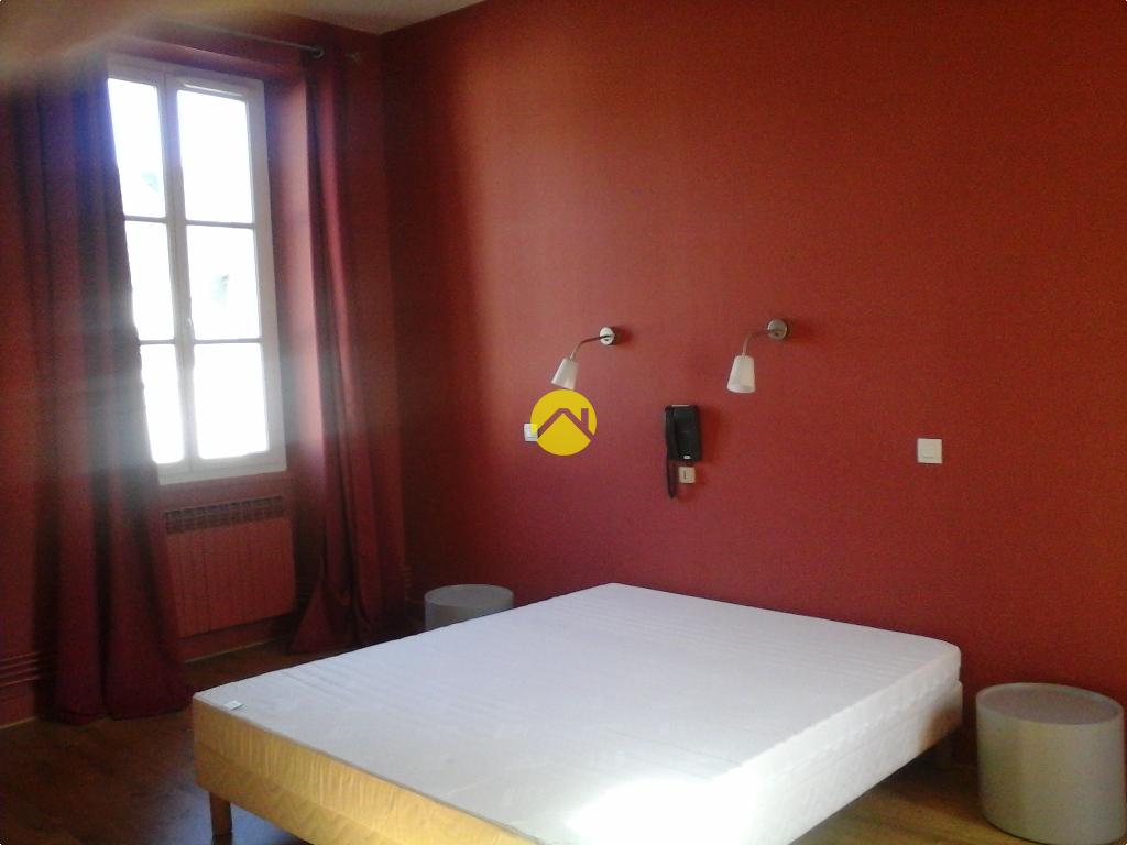 Maison 20 pièces 671 m² à Chambon-sur-Voueize, photo 5