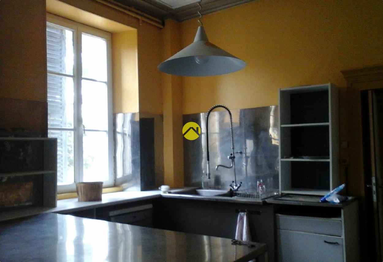Maison 20 pièces 671 m² à Chambon-sur-Voueize, photo 9