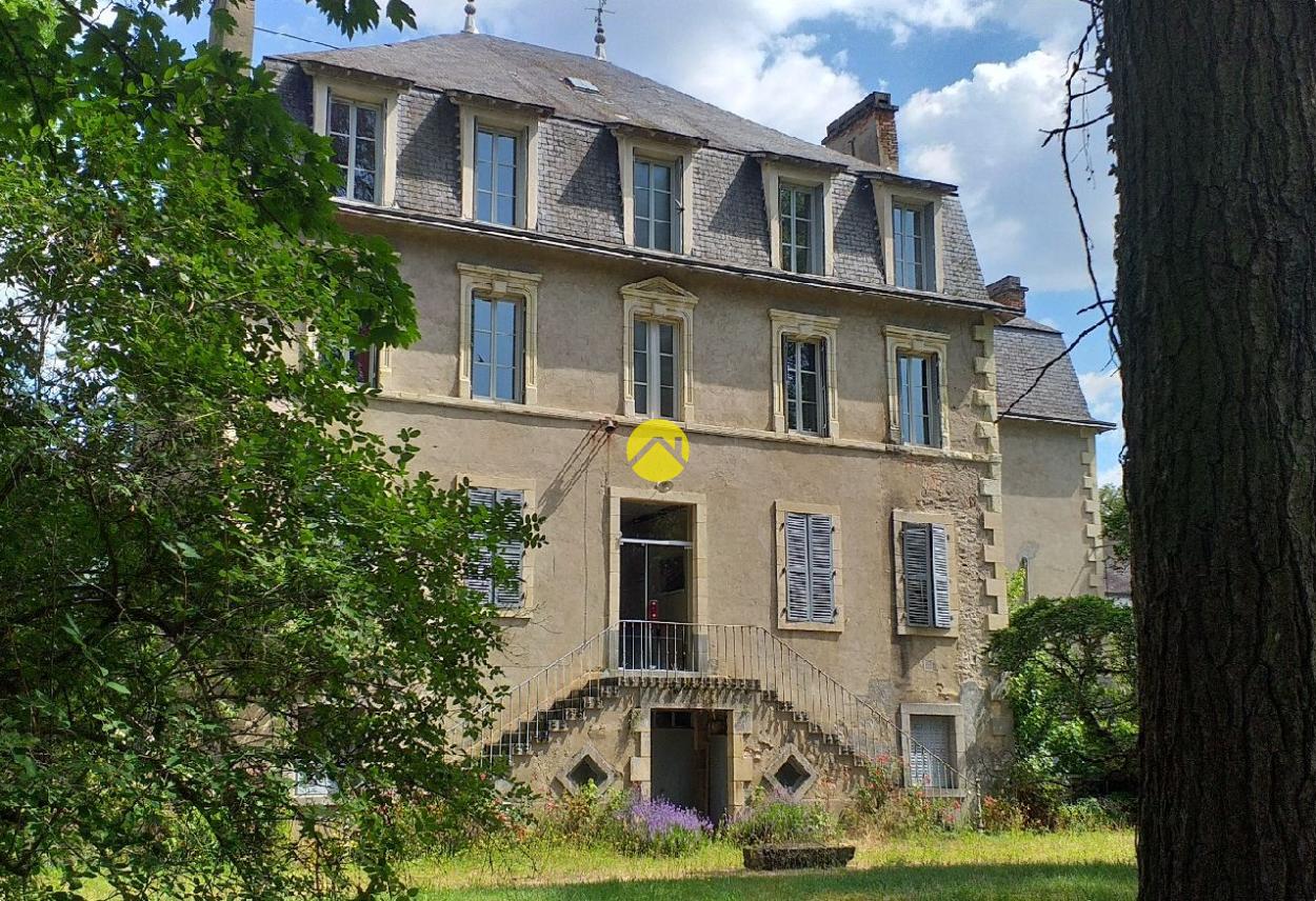 Maison 20 pièces 671 m² · à Chambon-sur-Voueize · 671 m² · 275 000 €