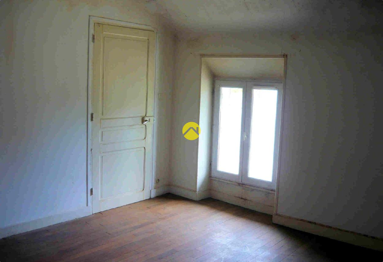 Maison 5 pièces 80 m² à Dun-le-Palestel, photo 8