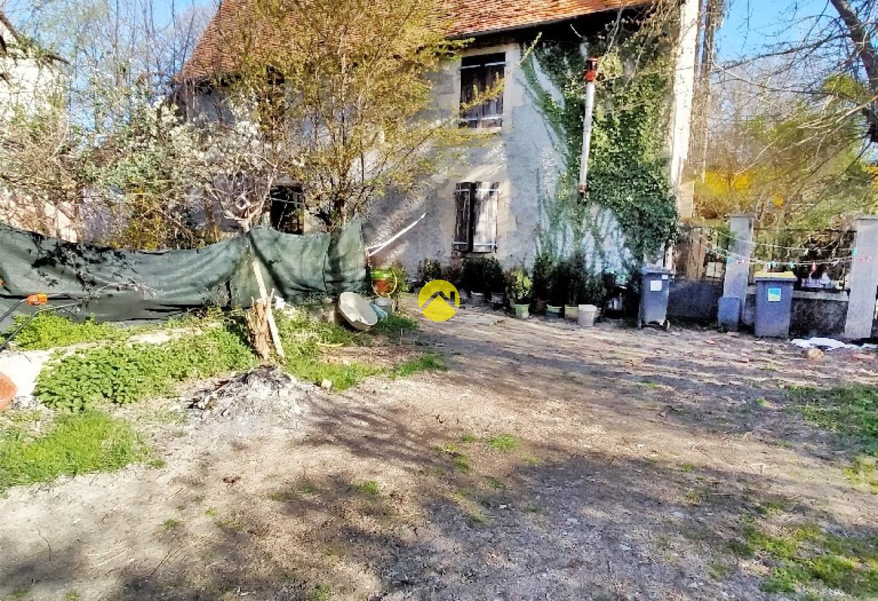 Maison 5 pièces 210 m² · à Blet · 210 m² · 68 000 €