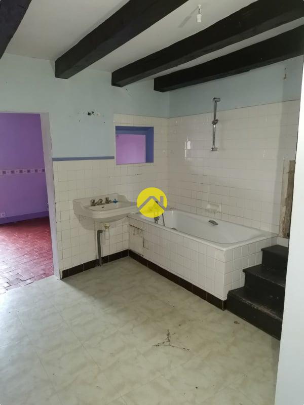 Immeuble 604 m² à Nérondes, photo 7